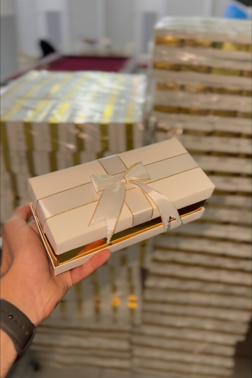 BOITE 3PCS BLANC/dorée avec Noeux